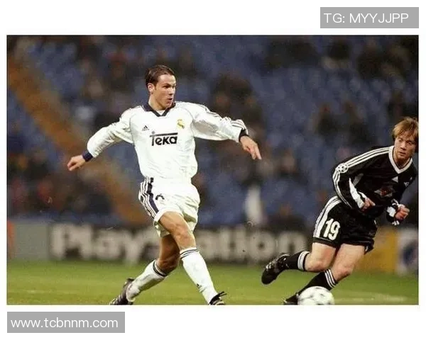 90年代足球传奇球星盘点回顾那些经典时刻与辉煌成就 90年代足球传奇球星盘点回顾那些经典时刻与辉煌成就